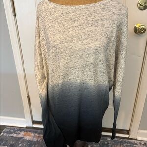 DKNY JEANS misses oversized cotton pullover top, Size Medium.